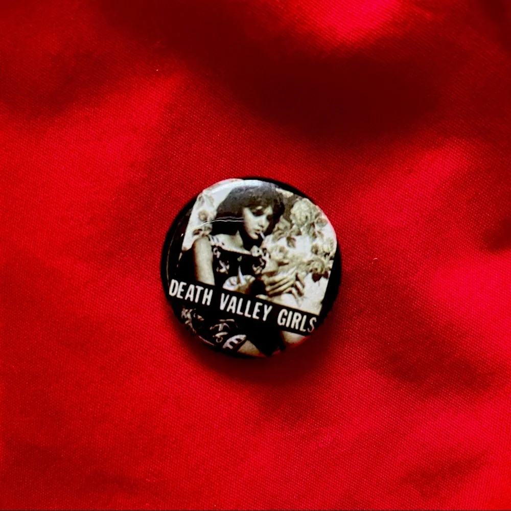 LOT OF PINS - Picture 4 of 5